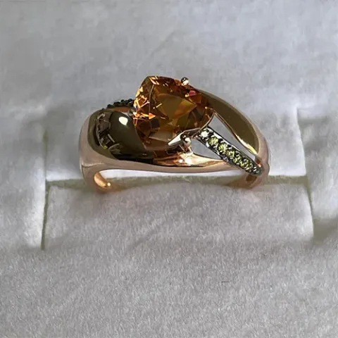 Синтетикалық султанит қондырылған алтын сақина, 2,95 г