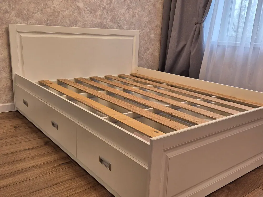 Кровать с выдвижными ящиками. Спинки МДФ