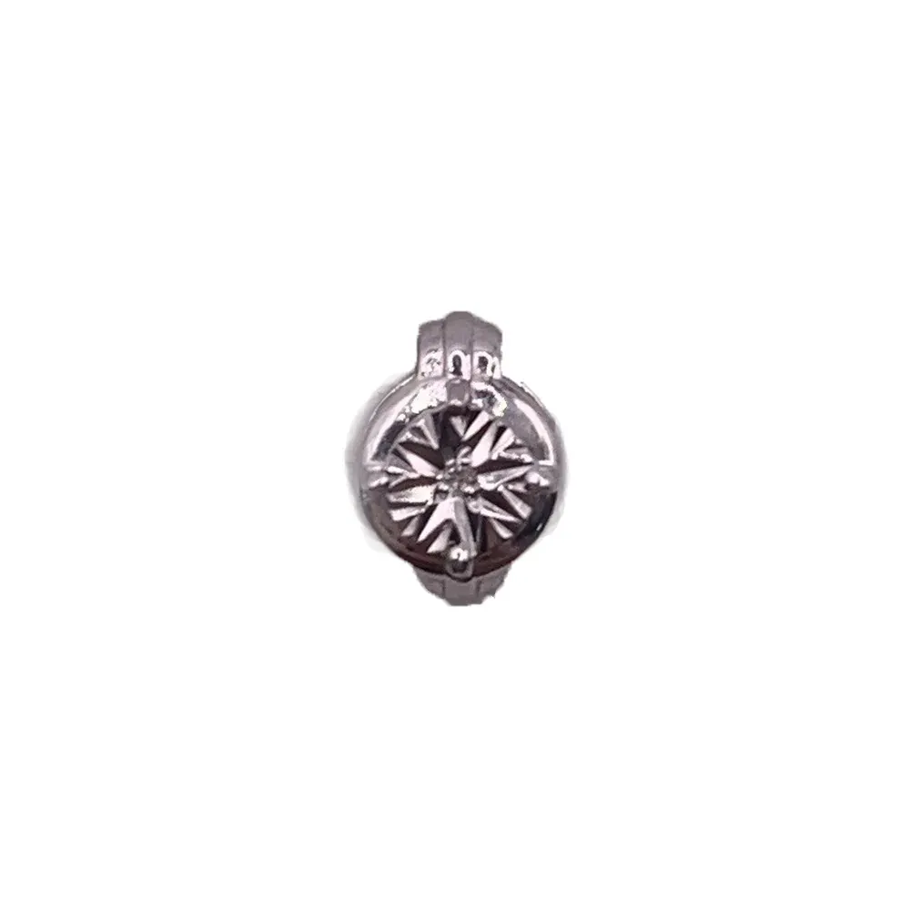 Серебряное колье с бриллиантом