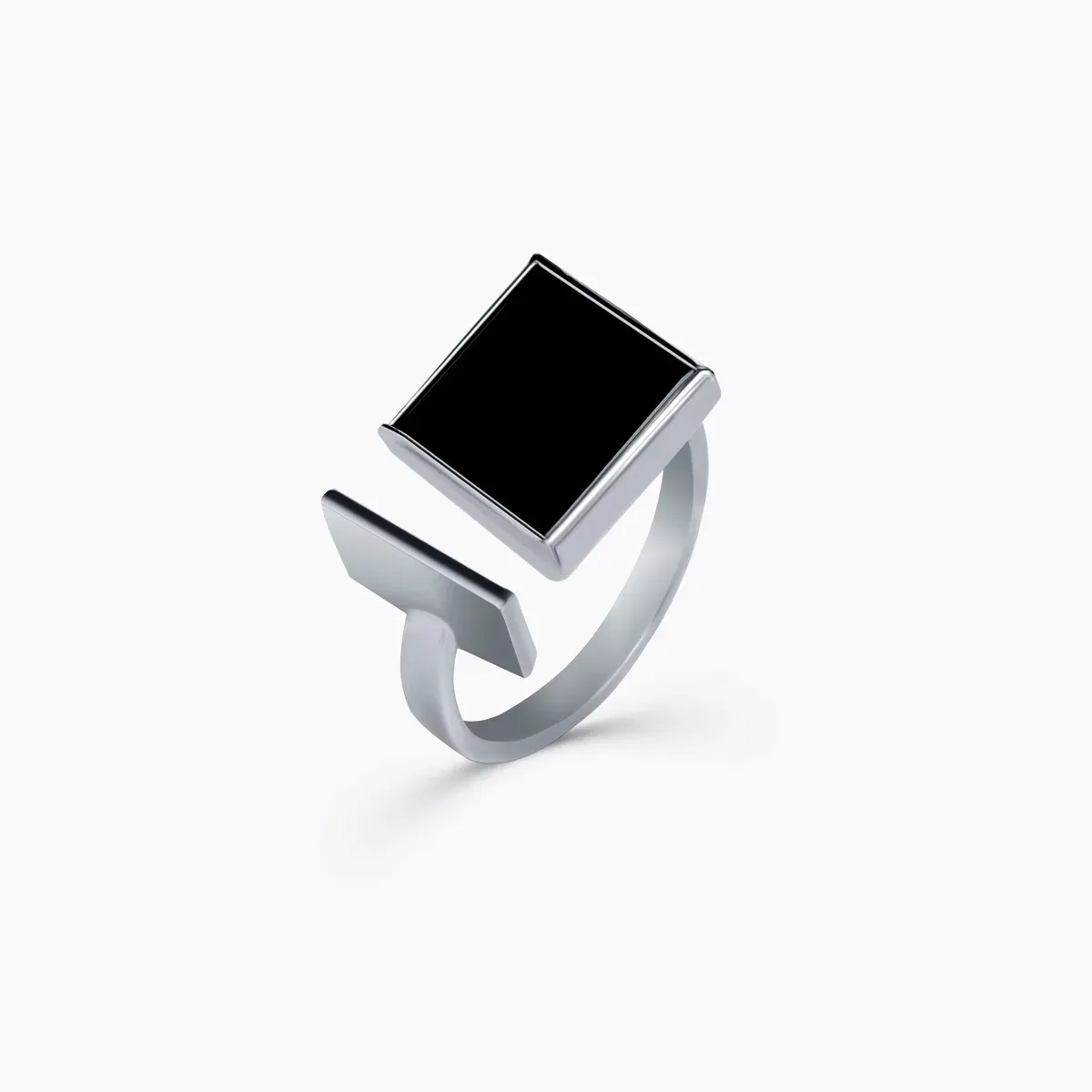 Серебряное кольцо с ониксом, 3,36 г