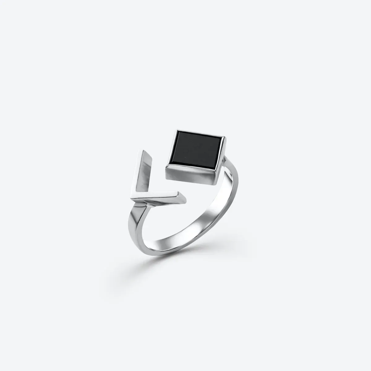 Серебряное кольцо с ониксом, 2,81 г