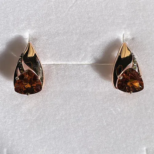Золотые серьги с синтетическим султанитом, 3,99 г